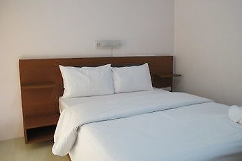 Somjai House Hotel Si Racha Ngoại thất bức ảnh