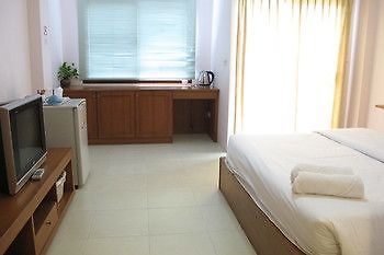 Somjai House Hotel Si Racha Ngoại thất bức ảnh