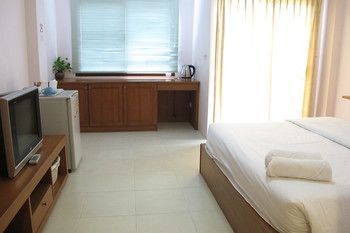 Somjai House Hotel Si Racha Ngoại thất bức ảnh